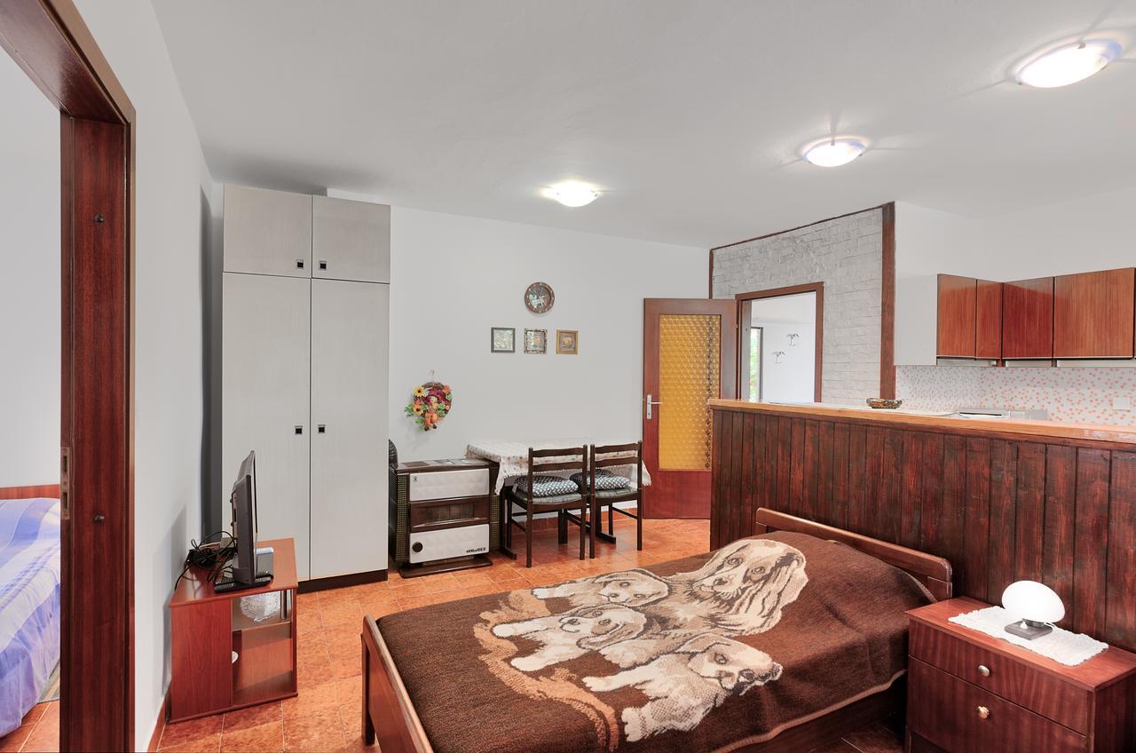 Vesna Apartment Pjescana Uvala Exterior photo